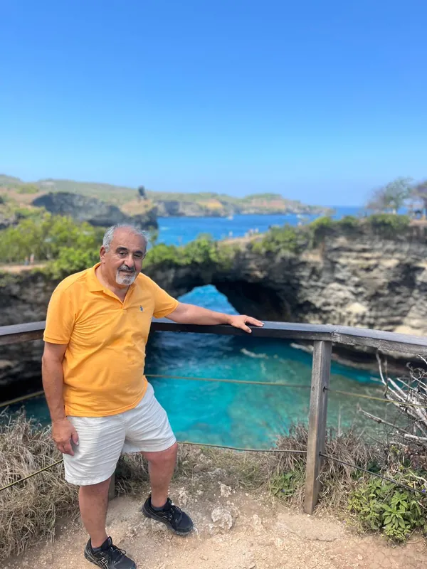 Guest leaning on the railing above the Broken Beach lagoon