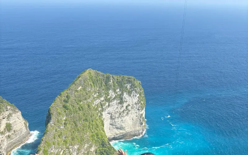 Kelingking Beach T-Rex Cliff